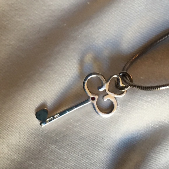 Vintage .925 Sterling Silver Key Necklace - Picture 4 of 8